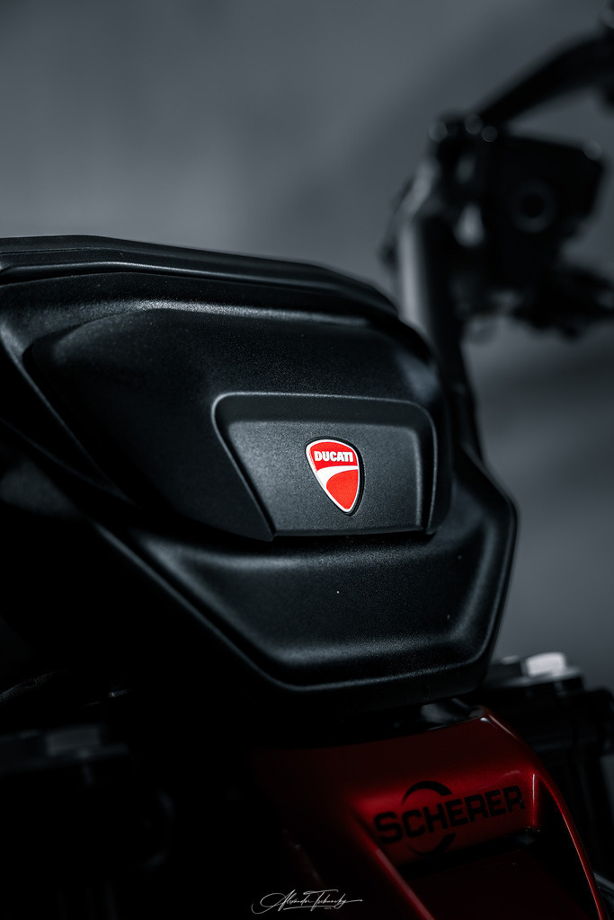 Ducati xDivael V4 | Entdecken Sie die faszinierende Welt von Alexander Tschuncky Arts: Kreative Fotografie, atemberaubende Automobilkunst und hochwertiger Bilderdruck. Lassen Sie sich inspirieren! - Realisiert mit Pictrs.com