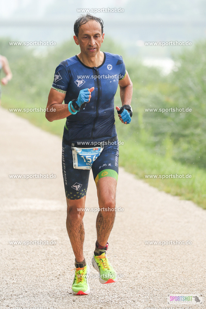 LUR_1152 | 34. M-net Erlanger Triathlon 2025 #erlangertriathlon  #mnettriathlon2025 #mnettriathlon #team #olympischedistanz #mitteldistanz #triathlon #maindonaukanal  #erlangertriathlon2025 #yourpictrs #tv1848 #tv1848erlangen  #triathlonbayern #sportinerlangen #demsportverbunden #sportshot_your_pictrs Copyright: www.sportshot.de