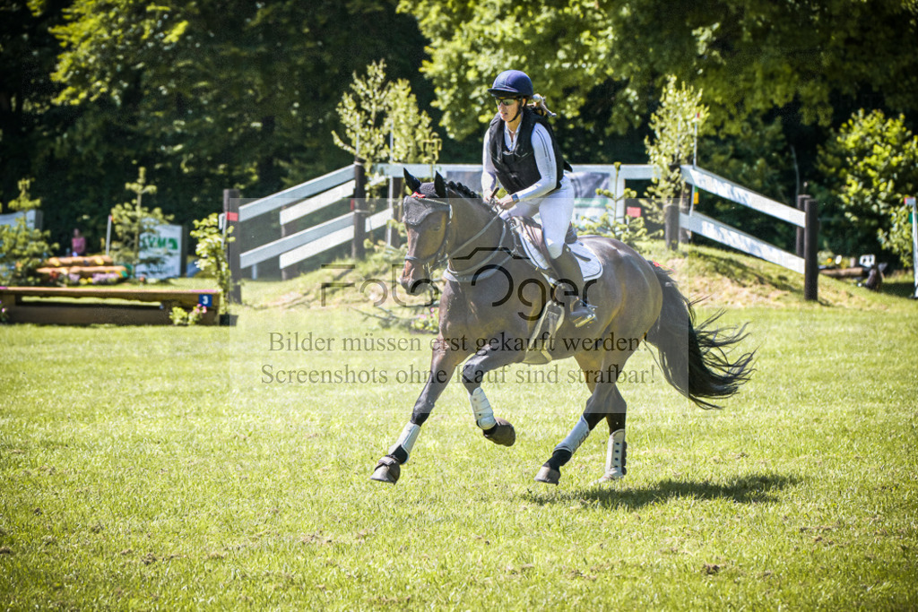 DOS_2955 | Entdecke hochwertige Reitturnierfotos von Foto Oger. Professionell, emotional und authentisch – jetzt Lieblingsmomente im Shop bestellen.Deutschlandweite Turnierfotografie. - Realisiert mit Pictrs.com