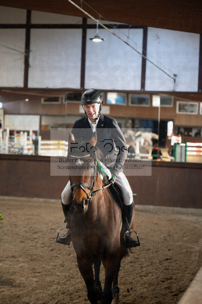 Hallenreittunier Voxtrup 2023 | Entdecke hochwertige Reitturnierfotos von Foto Oger. Professionell, emotional und authentisch – jetzt Lieblingsmomente im Shop bestellen.Deutschlandweite Turnierfotografie. - Realisiert mit Pictrs.com