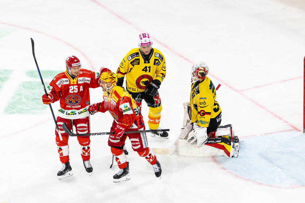 EHCB vs SCB 20260312_wb-4046 | Sportbilder, Sportfotograf, Hochzeits- und Eventfotografin, Flugshows, Portraits und Tiershooting, Aviation, Downhill, Nationalleague, Swissleague, International