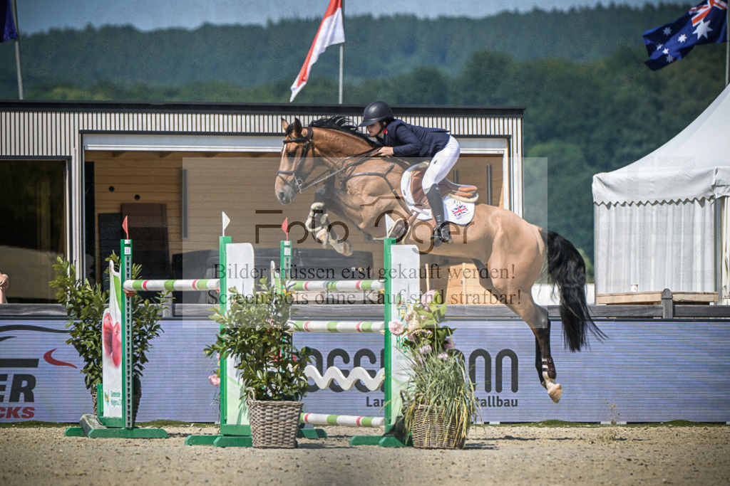 DOS_6166 | Entdecke hochwertige Reitturnierfotos von Foto Oger. Professionell, emotional und authentisch – jetzt Lieblingsmomente im Shop bestellen.Deutschlandweite Turnierfotografie. - Realisiert mit Pictrs.com