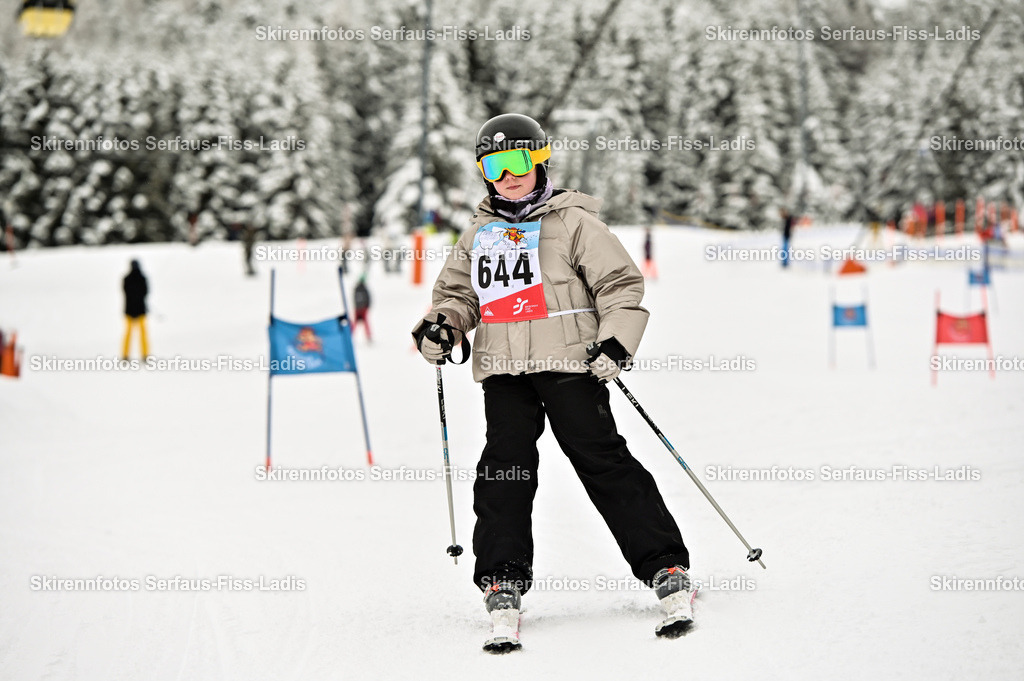 SRF_20.02.2026_0708 | Skirennfotos,Serfaus,Fiss,Ladis,Kinderskirennen,Winter,Tirol,Oberland,skirace,SFL,feelfree,weil wir's genießen,ski,Ski,skifahren,Sonnenplateau, - Realisiert mit Pictrs.com