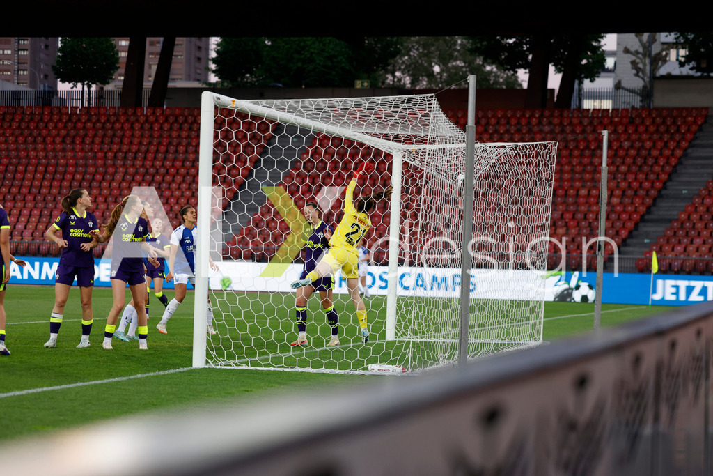 GC Zürich vs FC Zürich - AXA Women’s Super League Playoffs - Stadion Letzigrund | RIANA GMÜR of FC Zürich during the AXA Women’s Super League Playoffs quarter-final second leg between GC Zürich and FC Zürich at Stadion Letzigrund, Zurich, Switzerland. - Realisiert mit Pictrs.com