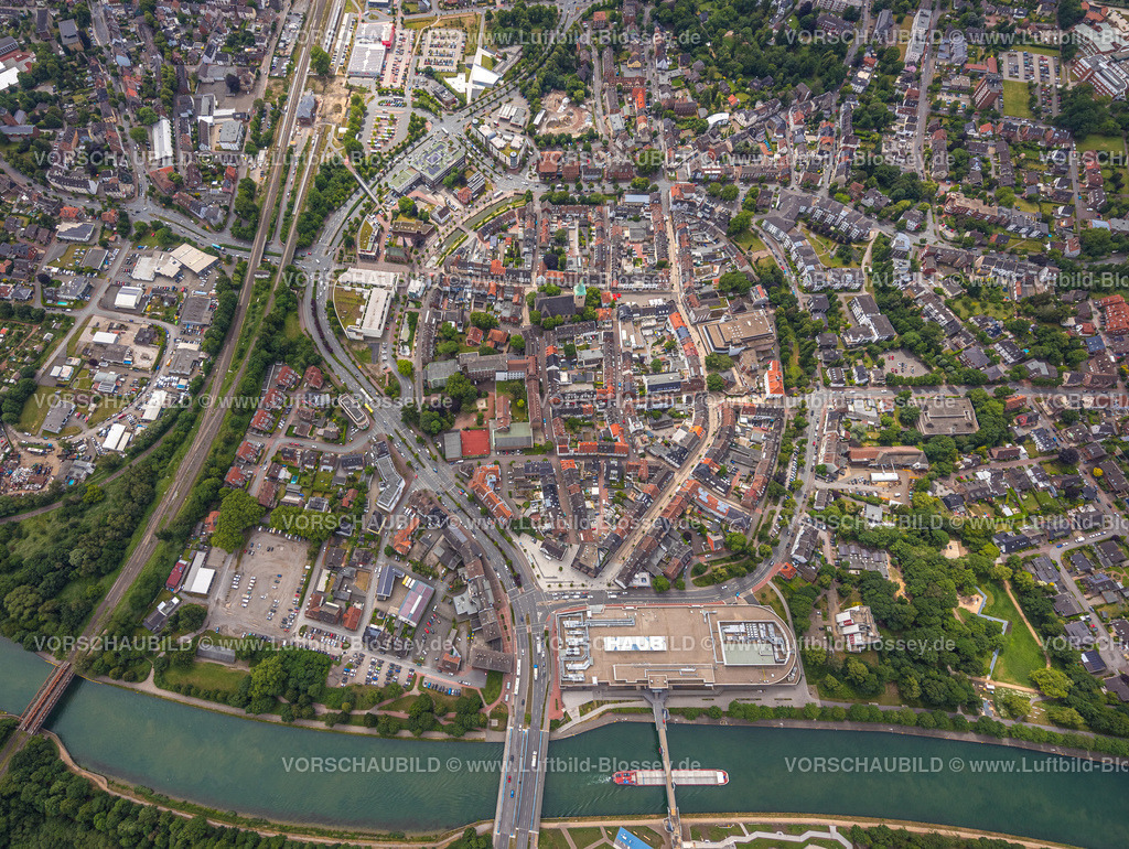 Dorsten220603335 | Luftbild, Altstadt, City mit kath. Kirche St. Agatha und Mercaden Dorsten Einkaufszentrum, Wallring, Dorsten, Ruhrgebiet, Nordrhein-Westfalen, Deutschland