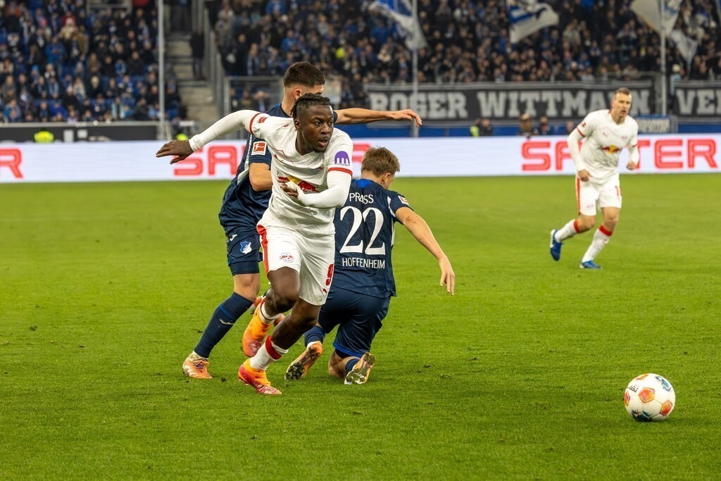 Fußball Bundesliga, Saison 2025/26, 10. Spieltag: TSG Hoffenheim gegen RB Leipzig | Fußball Bundesliga, Saison 2025/26, 10. Spieltag: TSG Hoffenheim gegen RB Leipzig***Am Ball: Johan Bakayoko (9, Leipzig) - Realisiert mit Pictrs.com