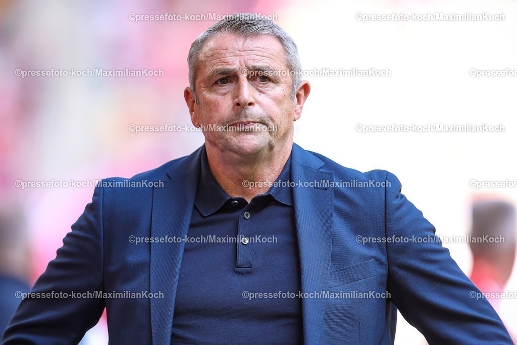 F9509082501003 | 09.08.2025, Fußball, Fortuna Düsseldorf - Hannover 96, 2. Fußball Bundesliga, Merkur Spiel-Arena, Saison 2025 2026: Vorstand Sport Geschäftsführer Klaus Allofs (Fortuna Düsseldorf #ka)  DFB regulations prohibit any use of photographs as image sequences and or quasi-video.