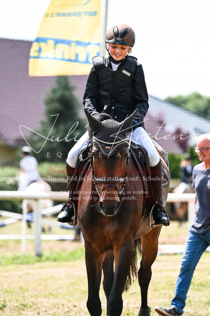 DSC_9277 | Pferde- und Turnierfotografie in Westsachsen. Pferdeportraits, Auftragszeichnungen und intuitive Kunst.