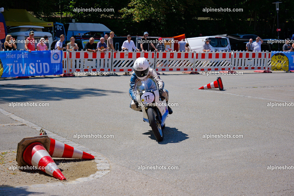 P1037000-2 | Erleben Sie atemberaubende, hochqualitative Fotos Ihrer Fahrt entlang der malerischen Alpenstraßen. Besuchen Sie alpineshots.com, um professionelle Aufnahmen Ihrer unvergesslichen Reise zu finden und zu kaufen - Realisiert mit Pictrs.com