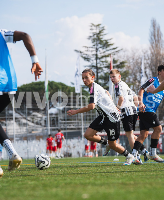 juv_lut_fmachado-0098 | Images from the Juniors B match between Juventus Academy and FC Lutry, played on 18 March 2026 in Lutry, Switzerland, featuring players, coaching staff and match action throughout the game.