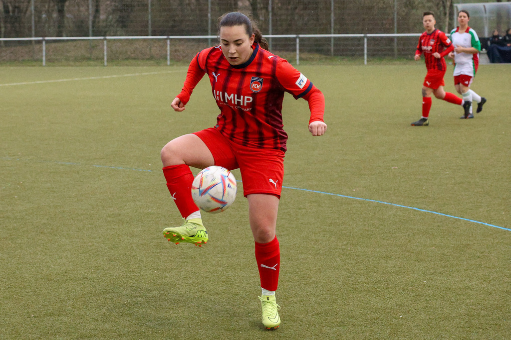WASFCH_260321_4330 | SGM DJK Wasseralfingen/Neuler vs. 1.FC Heidenheim 1846 II, Fußball, Frauen, Bezirksliga, 2025/2026, 13. Spieltag, 21.03.2026 in Wasseralfingen, Kunstrasen Bürgle(Foto: Michael Bulling) - Realisiert mit Pictrs.com