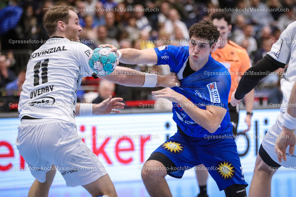 Due1HBL11022401038 | 11.02.2024, Handball, Düsseldorf, Mitsubishi Electric Halle, Liqui Moly Handball Bundesliga, Spieltag 21, Saison 2023 2024, Bergischer HC - THW Kiel: Petter Overby (THW Kiel) gegen Mads Kjeldgaard Andersen (Bergischer HC)