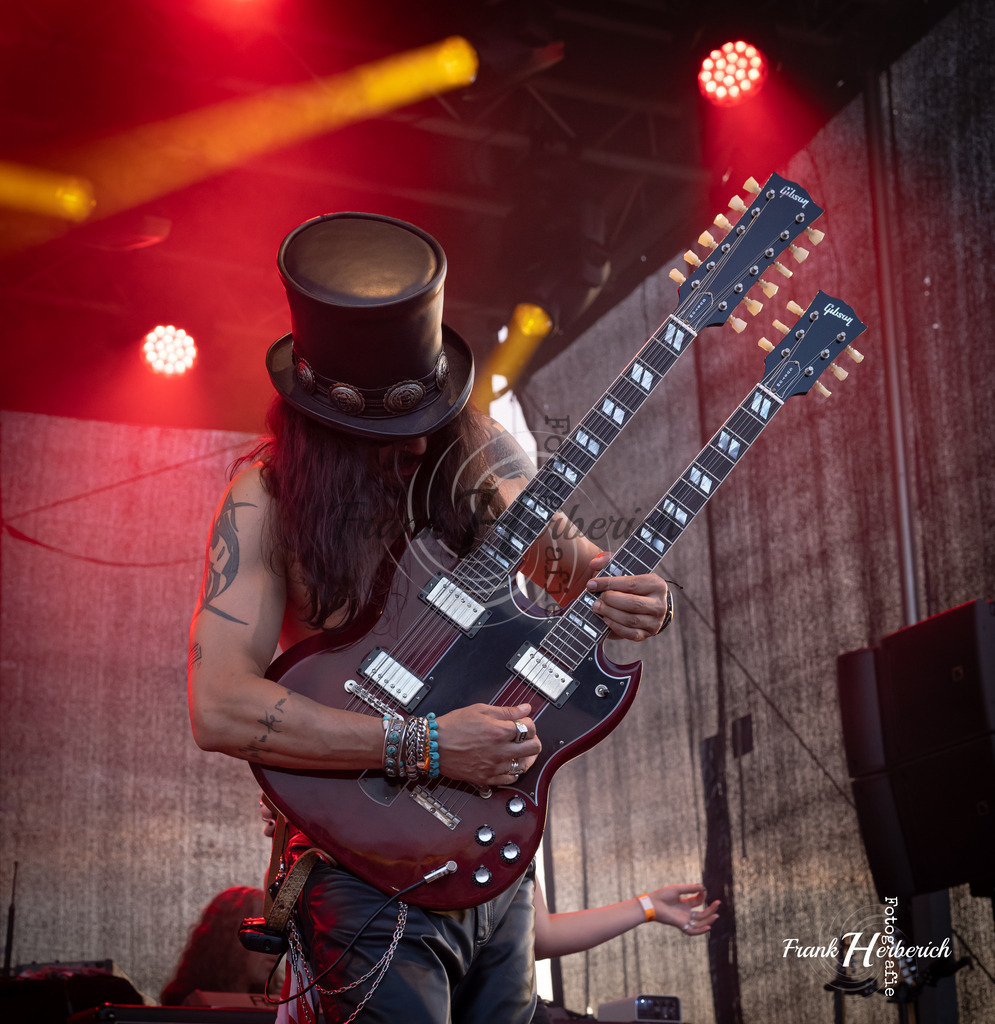 Slash n´Roses | Slash n´Roses - Realisiert mit Pictrs.com