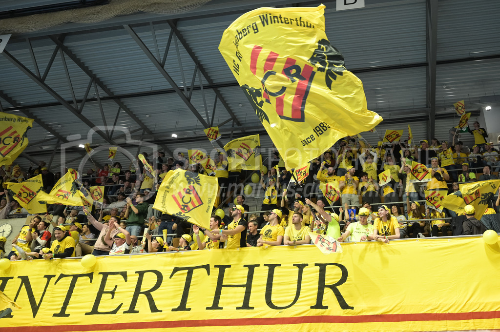 Zug United vs HC Rychenberg - 22. February 2025 | Zug United vs HC RychenbergSporthalle Wankdorf, BernDie HCR-Fans jubeln.Bild: Sportfotografie Markus Aeschimann | www.markus-aeschimann.ch - Realisiert mit Pictrs.com