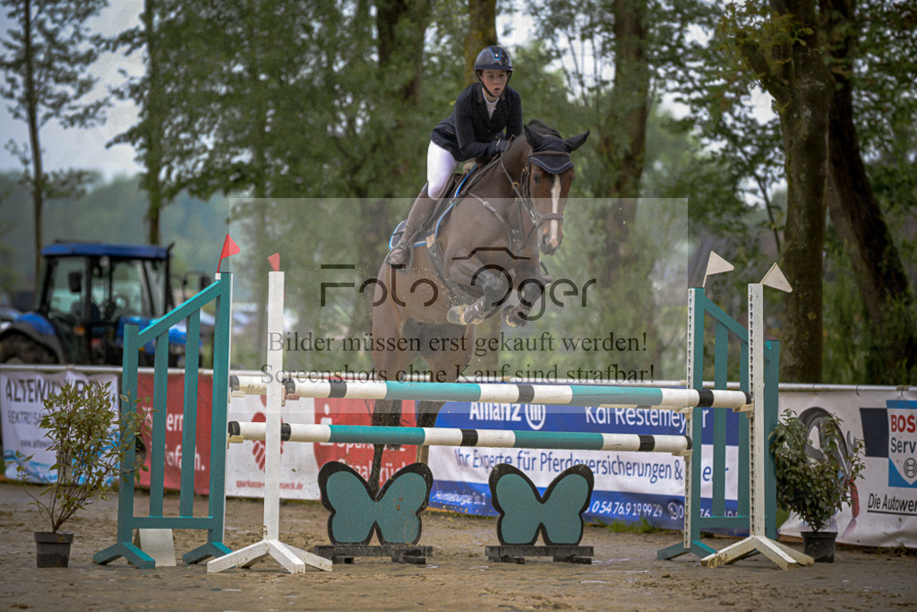 20240505-DOS_7134 | Entdecke hochwertige Reitturnierfotos von Foto Oger. Professionell, emotional und authentisch – jetzt Lieblingsmomente im Shop bestellen.Deutschlandweite Turnierfotografie. - Realisiert mit Pictrs.com
