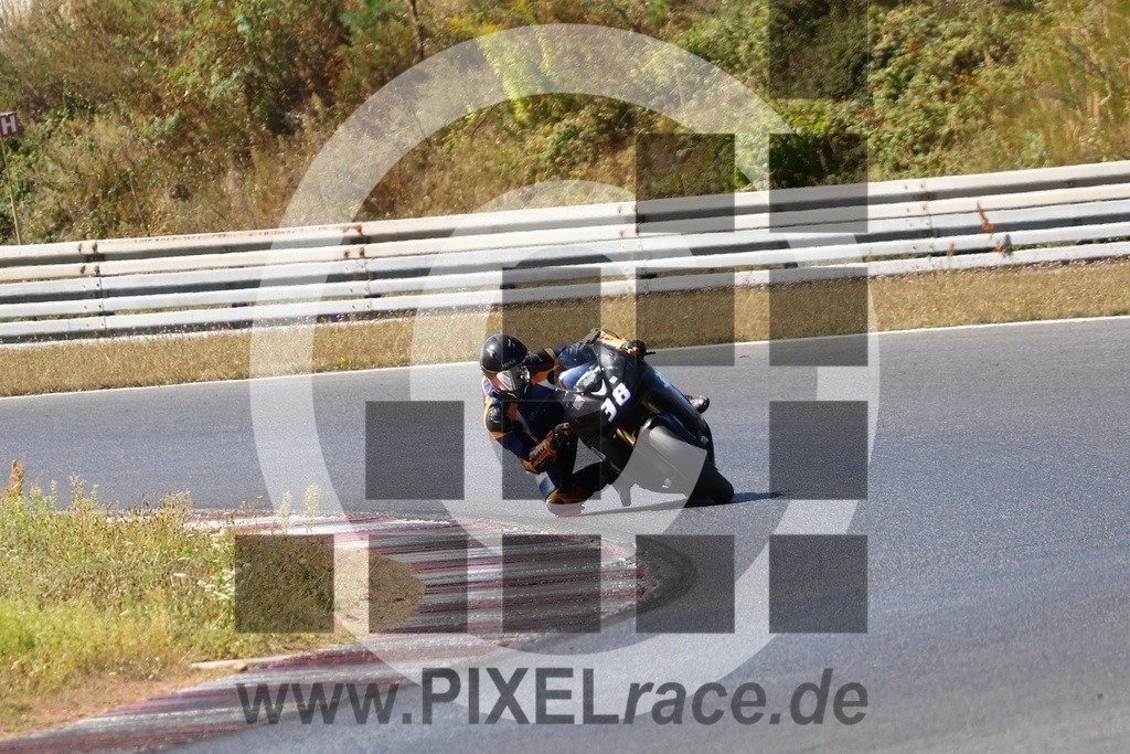 0038-20240814_14067 | Schöne Erinnerungen an spannende Momente - das festzuhalten ist unser Job. PIXELrace.de ist seit 2003 auf den Rennstrecken Europas unterwegs um die Action draußen beim Fahren und die wunderbare Stimmung imm Fahrerlager für euch einzufangen.