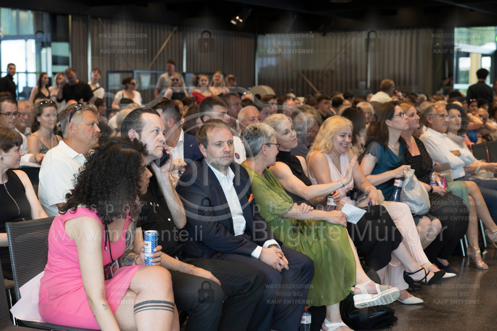 FeusiDiplomfeier_R6OO2937-Verbessert-NR | Brigitte Münger / bmsportphotography - Realisiert mit Pictrs.com