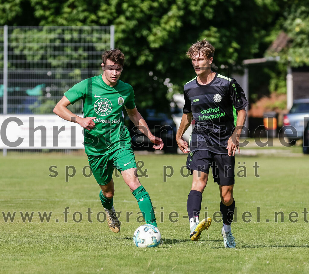 2023-07-09_047_FC_Forstern_gegen_SpVgg_Neuching | Forstern, Deutschland, 09.07.2023:
Fußball, Kreisklasse 2023 / 2024, Testspiel, FC Forstern gegen SpVgg Neuching, Endergebnis: 2:4

Bastian Keilhacker (FC Forstern, #4), Sven Wagner (SpVgg Neuching, #7)

Foto: Christian Riedel / fotografie-riedel.net