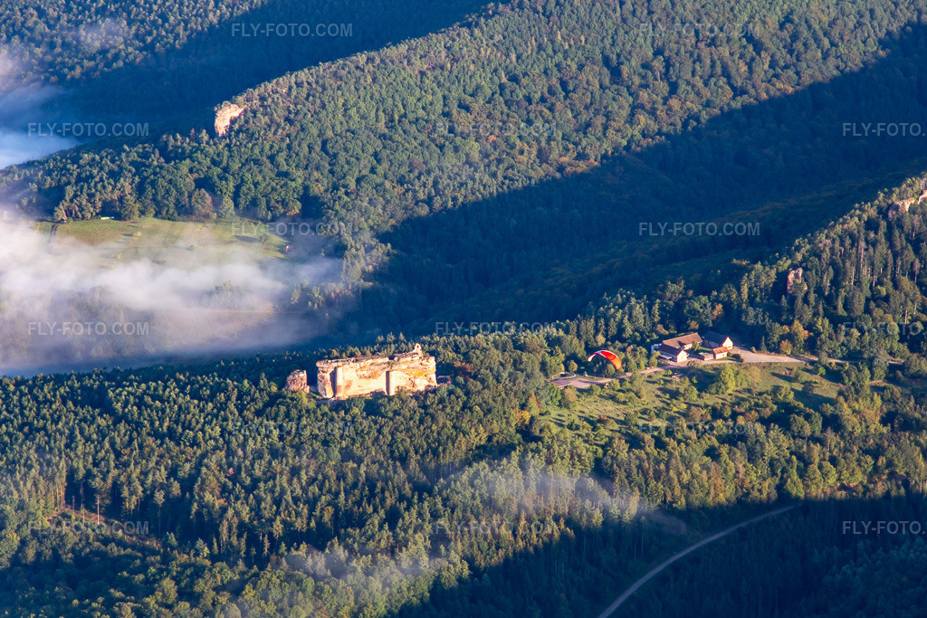 Aerial view: Château Fort de Fleckenstein in Lembach in the state Bas-Rhin, France.Photo: IMG_138886.jpg taken on 09/24/2023 by Werner Riehm/FLY-FOTO.comResolution of the original: 5176 x 3451 pxWWW.FLECKENSTEIN.FR