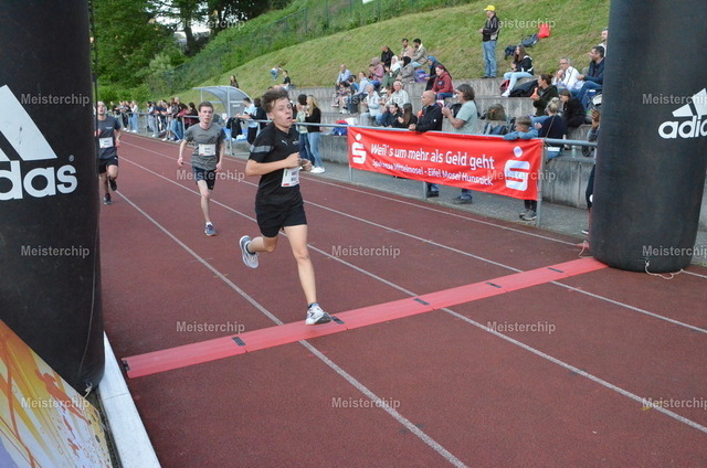 19-25-07_ | Meisterchip Fotoshop - Realisiert mit Pictrs.com