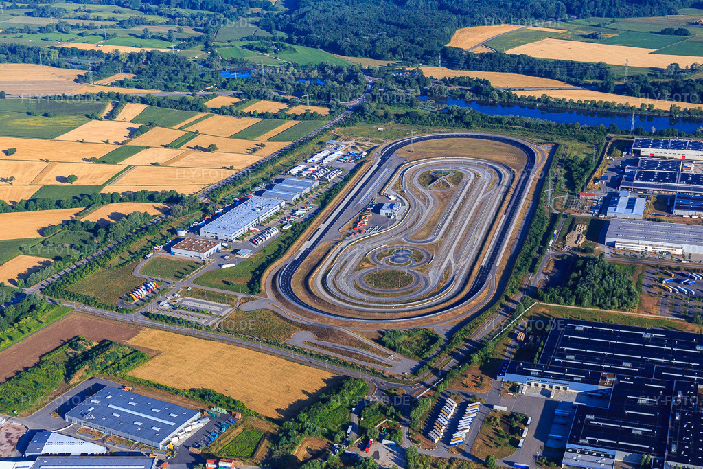 Luftbild: Daimler Truck EVZ Testgelände im Industriegebiet Oberwald in Wörth am Rhein im Bundesland Rheinland-Pfalz in Deutschland. Foto: IMG_083850.jpg vom 26.07.2015 durch Werner Riehm/FLY-FOTO.de