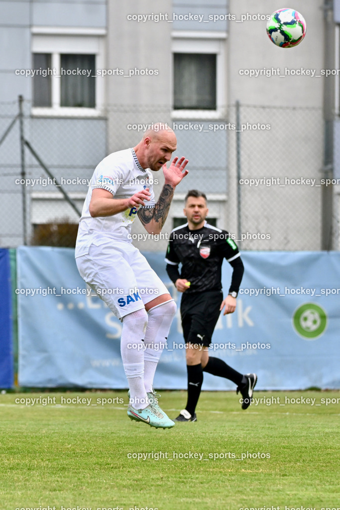 SAK vs. VST Völkermarkt | #21 Zan Benedicic SAK, Michael Terbul Referee, SAK vs. VST Völkermarkt, SAK vs. VST Völkermarkt am 21.03.2026 in Klagenfurt (Sportpark Welzenegg), Austria, (Photo by Bernd Stefan)