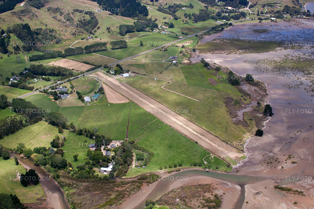 Aerial view: View of the town in the district Preece Point in Coromandel in the state Waikato, New Zealand. – Photo: IMG_55574.jpg taken on 01/12/2013 by Werner Riehm/FLY-FOTO.com – Resolution of the original: 4752 x 3168 px