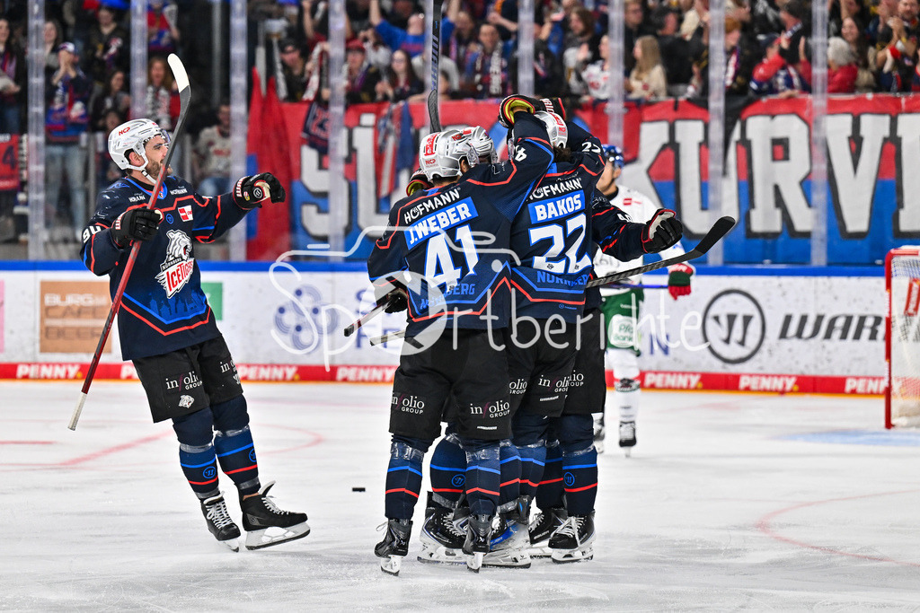 Nürnberg Ice Tigers - Augsburger Panther | Jubel der Hausherren nach dem Treffer zum 2-1 durch Thomas HEIGL (Nürnberg Ice Tigers 49) / Tor / Torschuetze / Freude / Happy / DEL: Nürnberg Ice Tigers - Augsburger Panther; PSD Bank Nürnberg ARENA am 12.09.2025