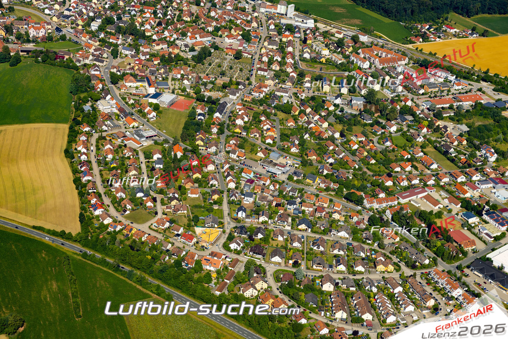 Aktuelles Luftbild von  Heilsbronn - Die Luftaufnahme wurde 2022 mittels UL-Flugzeug erstellt ( keine Drohne ) - hochauflösende Kamera-Systeme von  Canon -Beste Qualität - Für grossformatige Ausdrucke geeignet. Die Geschenkidee !