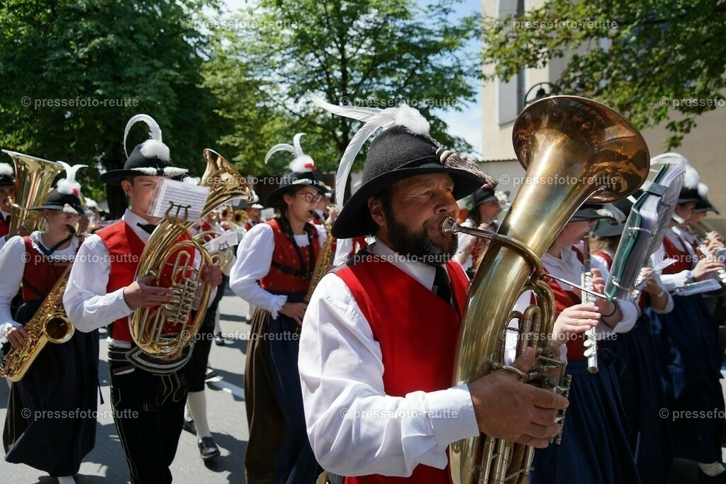 16e-LAEHN-Bundesmusikfest-2023-Juni16-Reutte-DSC06549 | Info aus dem Bezirk Reutte/Ausserfern Tirol sowie eine umfangreiche Bilddatenbank über die gesamte Region: Lechtal, Talkessel Reutte, Tannheimertal, Zwischentoren. Lech, Plansee, Zugspitze, Grenztunnel, B179, Fernpassstraße, Verkehr, Lawinen, Tradition, - Realisiert mit Pictrs.com