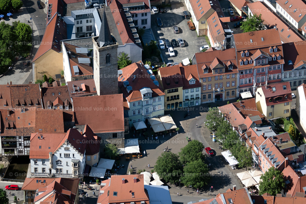 4046112 | ERFURT 14.06.2021 Platz- Ensemble " Wenigemarkt " im Innenstadt- Zentrum im Ortsteil Altstadt in Erfurt im Bundesland Thüringen, Deutschland. Weiterführende Informationen bei: Ägidienkirche. // Ensemble space an place " Wenigemarkt " in the inner city center in the district Altstadt in Erfurt in the state Thuringia, Germany. Further information at: Aegidienkirche. Foto: Gerhard Launer