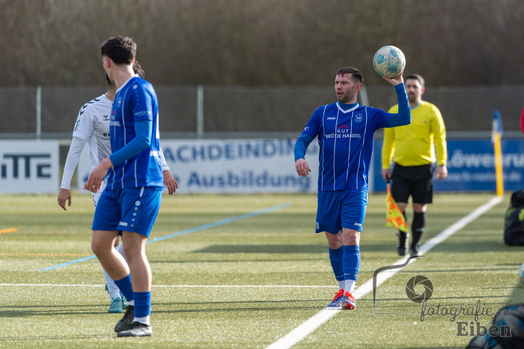 FC Rastede-SV Brake | Herren Bezirks-Testspiel; FC Rastede (blau)-SV Brake (weiß) am 02.03.2025 in Rastede (Sportanlage Kötterswegs), Photo: Philip Eiben 2025 - Realisiert mit Pictrs.com