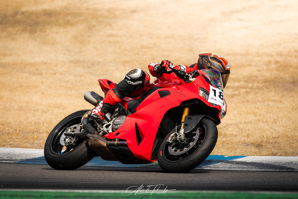 Ducati Trackday Hockenheimring 2026 | Entdecken Sie die faszinierende Welt von Alexander Tschuncky Arts: Kreative Fotografie, atemberaubende Automobilkunst und hochwertiger Bilderdruck. Lassen Sie sich inspirieren! - Realisiert mit Pictrs.com