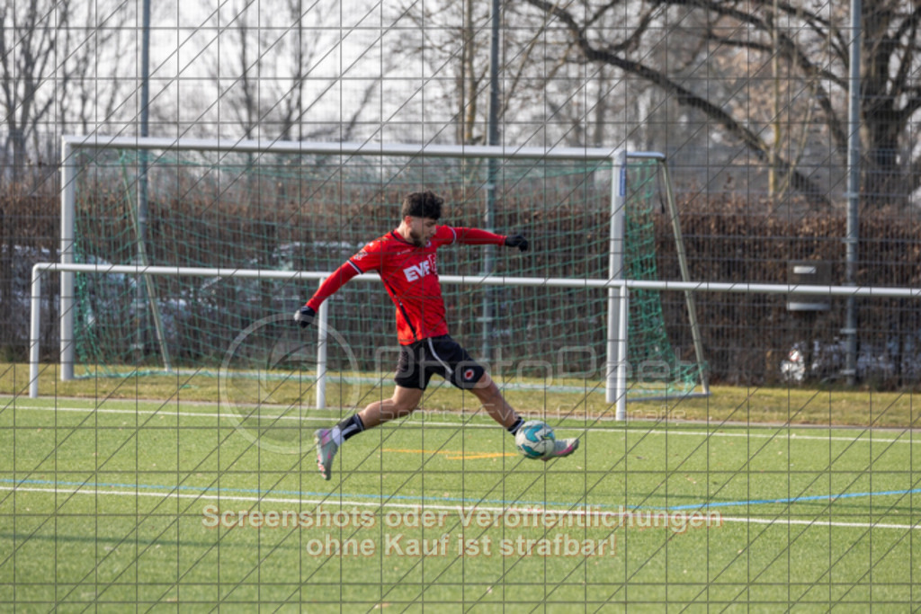 20260124_141552_0242 | #,1.Göppinger SV (rot) vs. Calcio Leinfelden-Echterdingen (blau), Fußball, Freundschaftsspiel, wfv, Saison 2025/2026, Kunstrasenplatz Nord, Hohenstaufenstr. 116, 73033 Göppingen, 24.01.2026 - 14:00 Uhr,Foto: PhotoPeet-Sportfotografie/Peter Harich