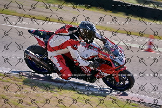 26bt05-0040 | markuskiefer.com - Realisiert mit Pictrs.com