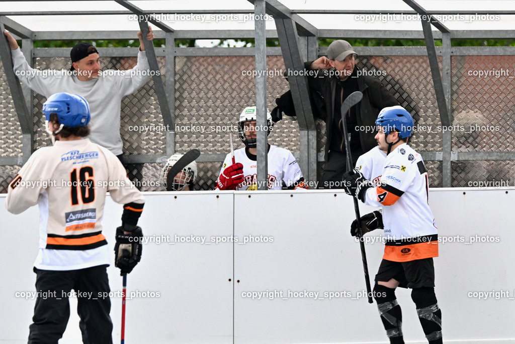 Carinthian Team Zehenthof vs. Ultras Spittal | Spielerbank Carinthian Team Zehenthof, Headcoach Carinthian Team Zehenthof Novak Martin, Carinthian Team Zehenthof vs. Ultras Spittal, Carinthian Team Zehenthof vs. Ultras Spittal am 10.05.2026 in Villach (Alpen Arena ), Austria, (Photo by Bernd Stefan)