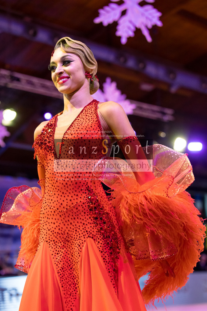 20241215_WDSF_Int_Open_Std-Riga-9586 | Tanzsportbilder, Standardtanz, Lateintanz, WDSF, DTV, LTVB, dancecomp, goc, hessen tanzt, blaues band der spree, walzer, tango, wiener walzer, slowfox, quickstepp, samba, rumba, cha-cha-cha, paso doble. jive, hd-kroft photography, turniertanzsport