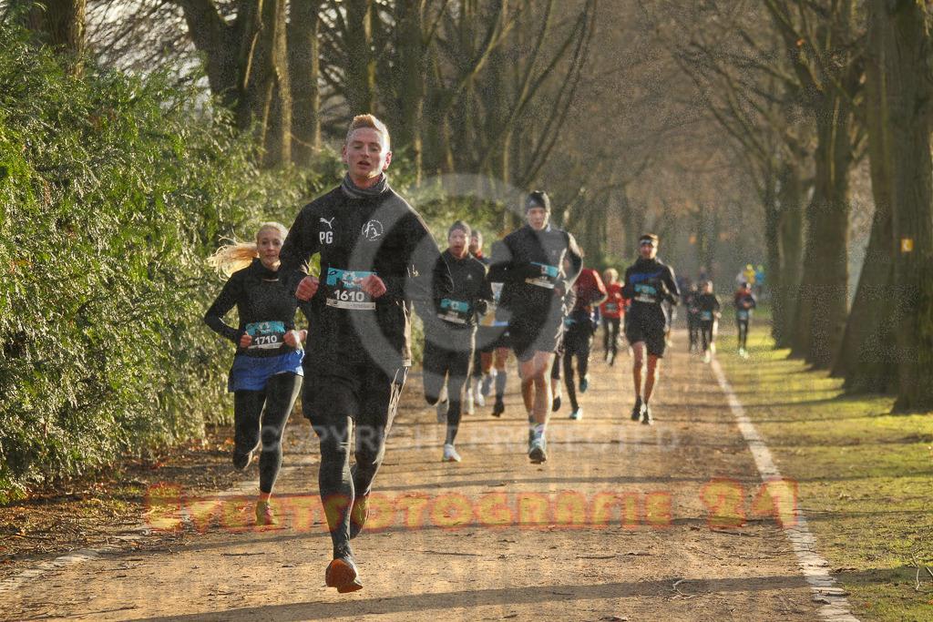 241231_1014_EV4_3522 | Sportfotografie im Rhein-Sieg Kreis, Köln, Bonn, NRW, Rheinland Pfalz, Hessen, etc. Unser Tätigkeitsfeld umfasst den Laufsport vom Volkslauf über den Marathon, Duathlon, Triathon bis zum Ultralauf wie Kölnpfad Ultra oder Schindertrail.