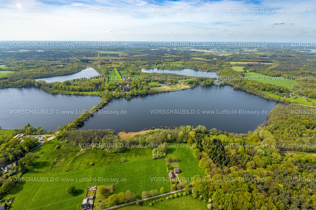 Nettetal240402927KrickenbeckerSeen | Luftbild, Schloss Krickenbeck an den Krickenbecker Seen, Naturschutzgebiet umgeben von Seen und Waldgebiet, Leuth, Nettetal, Niederrhein, Nordrhein-Westfalen, Deutschland