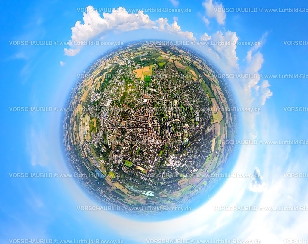 Beckum230891010 Uebersicht Mitte 2000ft-topaz | Luftbild, Ortsansicht Beckum-Mitte mit StadtZentrum und Wallstraßen, Wolken, Erdkugel, Fisheye Aufnahme, Fischaugen Aufnahme, 360 Grad Aufnahme, tiny world, Beckum, Münsterland, Nordrhein-Westfalen, Deutschland