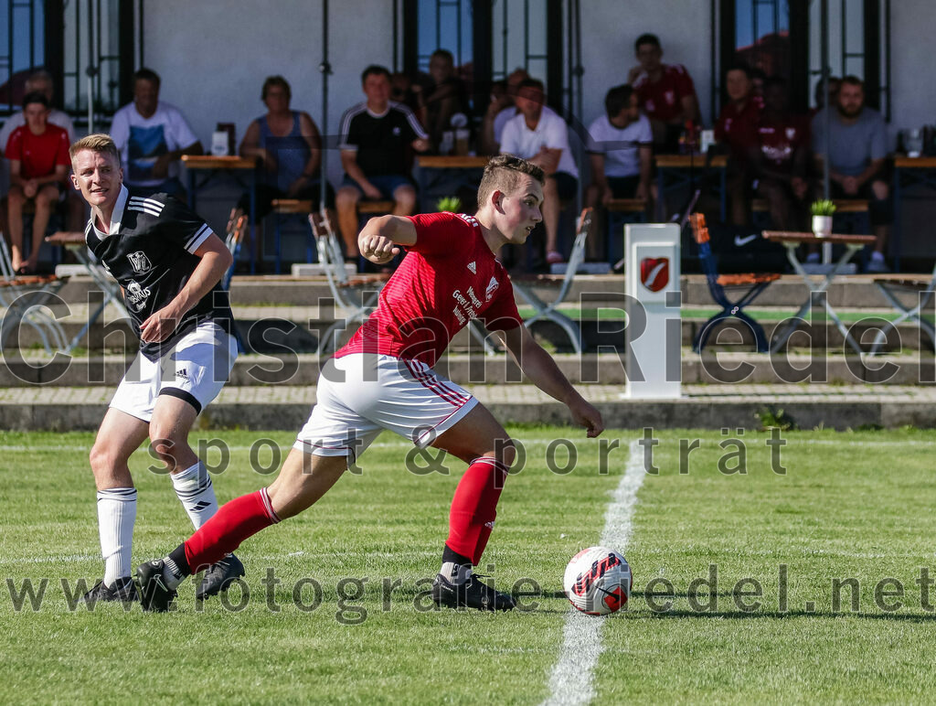 2023-08-20_095_TuS_Oberding_gegen_FC_Finsing_II | Oberding, Deutschland, 20.08.2023:
Fußball, Kreisklasse 2023 / 2024, 3. Spieltag, TuS Oberding gegen FC Finsing II, Endergebnis: 1:1

Thomas Obermaier (FC Finsing, #10)

Foto: Christian Riedel / fotografie-riedel.net