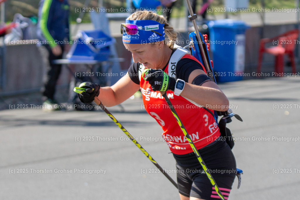 Deutsche Meisterschaften Biathlon 2018 | Deutsche Meisterschaften Biathlon 2018, Massenstart Frauen am 15.09.2018 in der DKB SKI ARENA in Oberhof, (Deutschland)

Bild: Franziska Preuss vom SC Haag / Zoll (3) - Realisiert mit Pictrs.com
