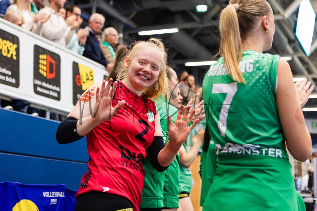 Volleyball, 1. Bundesliga Frauen, Hauptrunde, 1. Spieltag, Saison 2025/2026: USC Münster - SSC Palmberg Schwerin | 1. Bundesliga Frauen, Hauptrunde, 1. Spieltag, Saison 2025/2026, USC Münster empfängt SSC Palmberg Schwerin in der Sporthalle Berg Fidel in Münster. Foto: sportfotografie.ms | Markus Paletta - Realisiert mit Pictrs.com