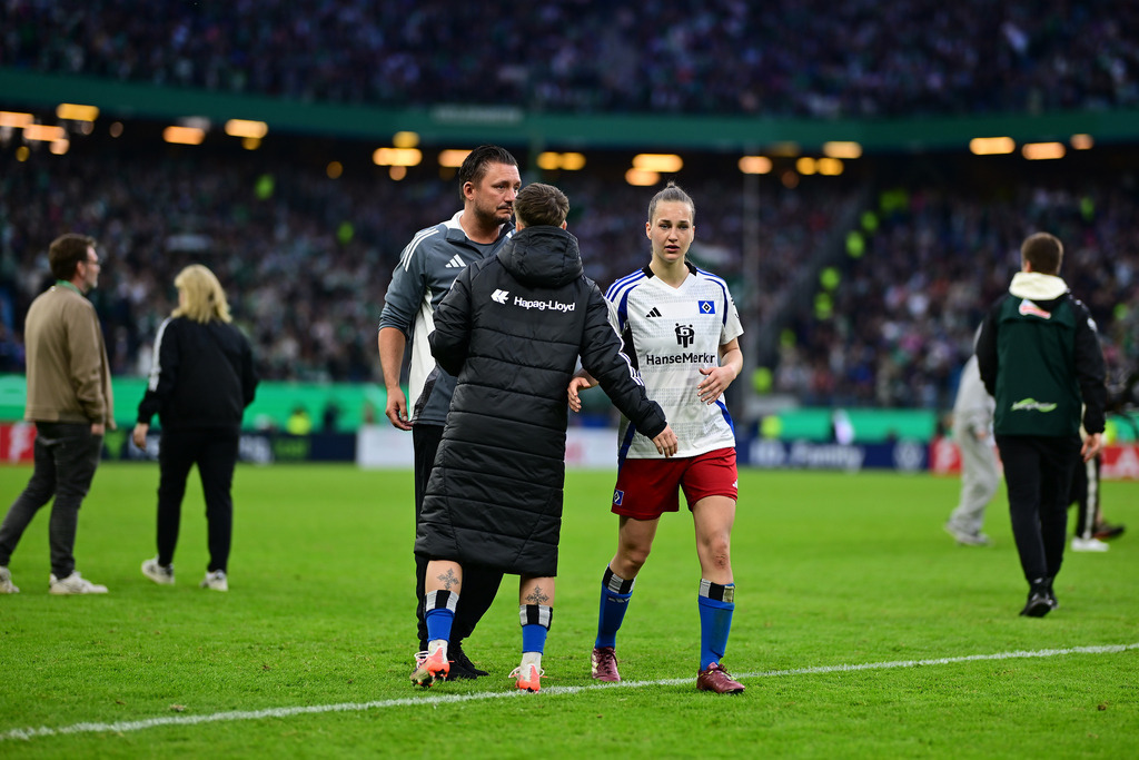Fußball I Frauen I Saison 2024-2025 I DFB-Pokal I Halbfinale I Hamburger SV - SV Werder Bremen | Der Sportfotograf. - Realisiert mit Pictrs.com