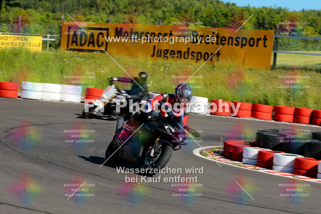 Moto-TeamOBK-21338 | Hier findet Ihr Bilder von Touristenfahrten auf der Nürburgring Nordschleife oder von anderen Veranstaltungen die ich besucht habe. Viel Spass beim Durch Schauen 