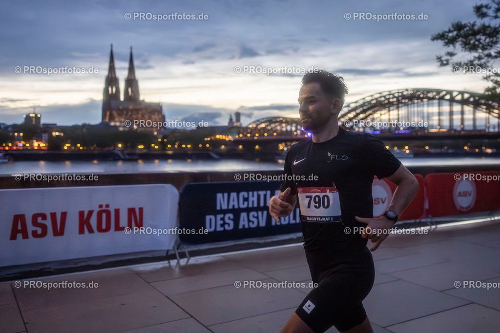 23. ASV Nachtlauf; Koeln, 13.05.26 | Impressionen vom 23. ASV Nachtlauf am 13.05.26 am Tanzbrunnen in Koeln. Foto: BEAUTIFUL SPORTS/Leah Kohring
