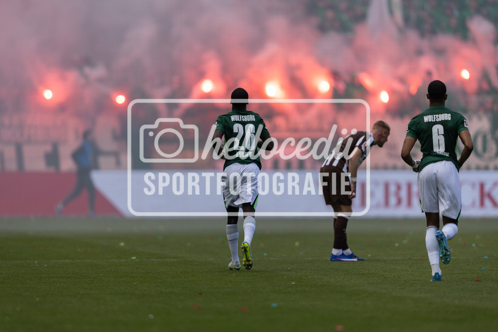 Fußball I Männer I Saison 2025-2026 I Bundesliga I FC St. Pauli - VfL Wolfsburg I 12869 | realhellocedii - Realisiert mit Pictrs.com