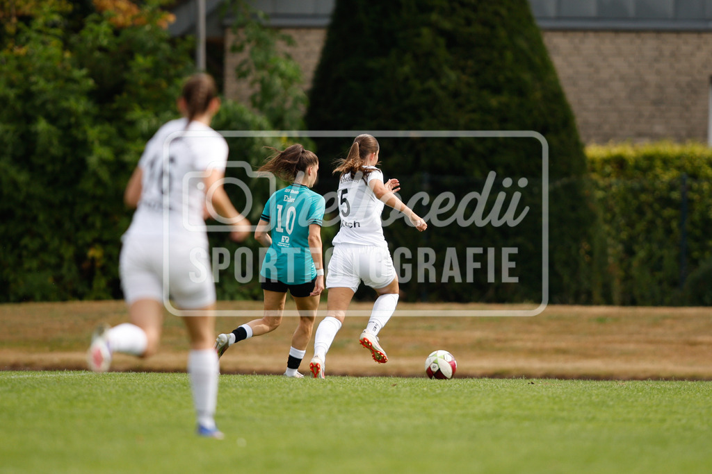 Fußball I Frauen I Westfalenpokal 26-27 I DJK GW Amelsbüren - SSV Rhade  I 18720 | Demi Ehler (10, SSV Rhade) und Theresa Koch (5, DJK GW Amelsbüren) im Zweikampf - Realisiert mit Pictrs.com