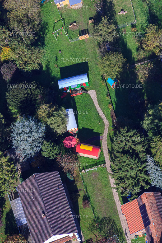 Saarstraße Villa Kunterbunt | Luftbild: Saarstraße Villa Kunterbunt in Kandel im Bundesland Rheinland-Pfalz in Deutschland. Foto: IMG_34493.jpg vom 26.10.2010 durch Werner Riehm/FLY-FOTO.de - Realisiert mit Pictrs.com