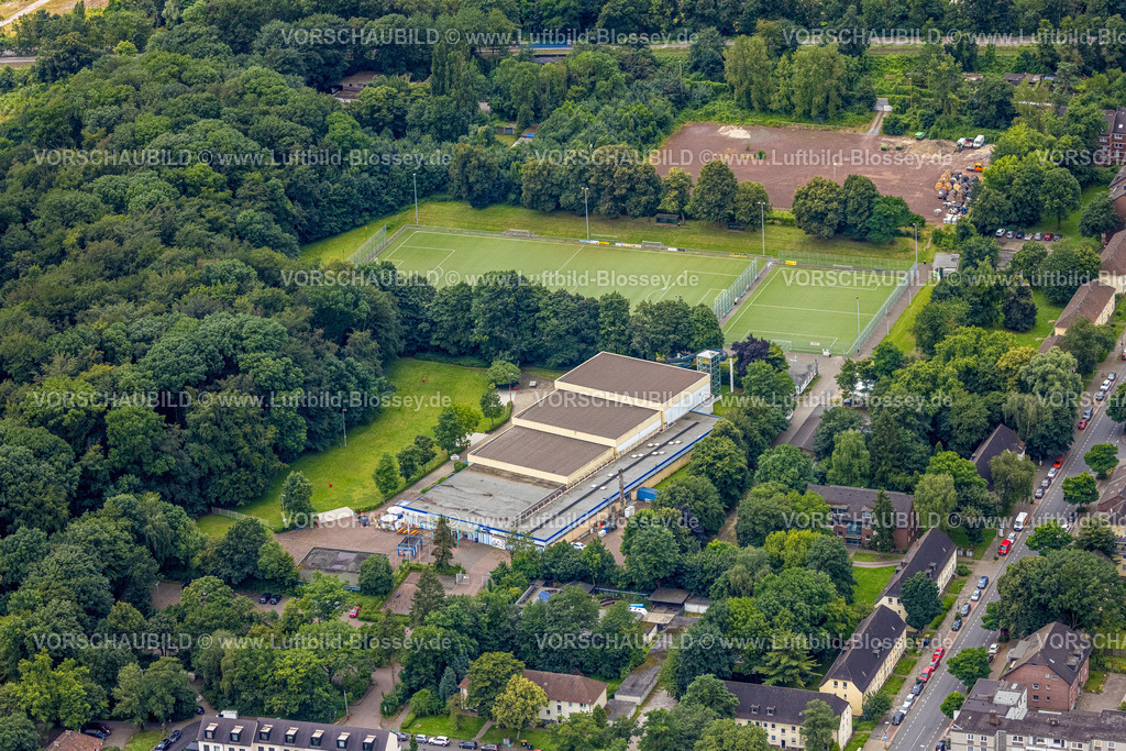 Duisburg240701972-Nord | Luftbild, Duisburg-Nord, Allwetterbad Walsum und Sportanlage Kampfbahn Römerhof Fußballstadion Sportfreunde Walsum 09 e.V., im Waldstück, Vierlinden, Duisburg, Ruhrgebiet, Nordrhein-Westfalen, Deutschland
